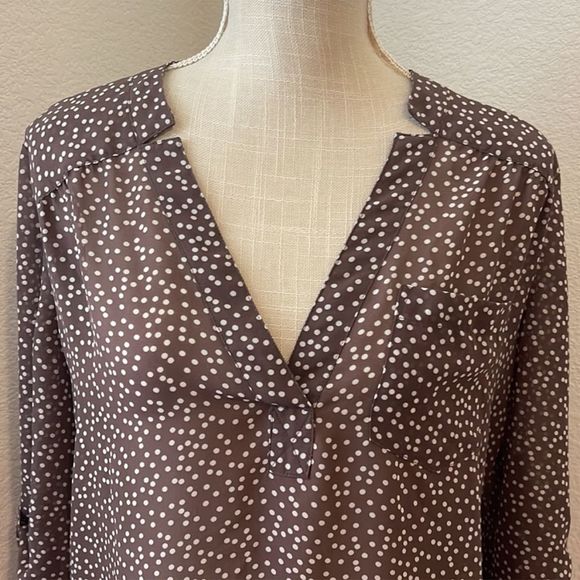 Maurices Women's M Brown Polka Dot Blouse Polyester V-Neck Lightweight Top - Picture 3 of 9
